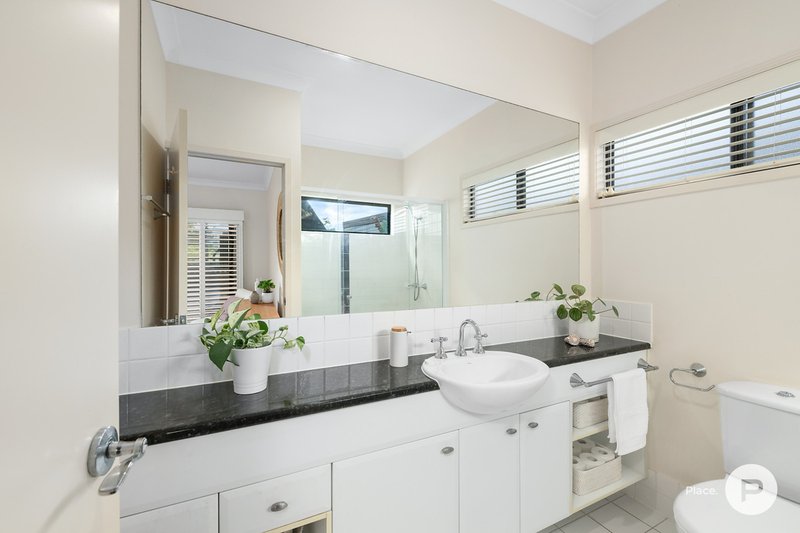 Photo - 76 King Arthur Terrace, Tennyson QLD 4105 - Image 12