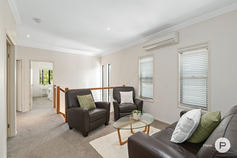 Photo - 76 King Arthur Terrace, Tennyson QLD 4105 - Image 16