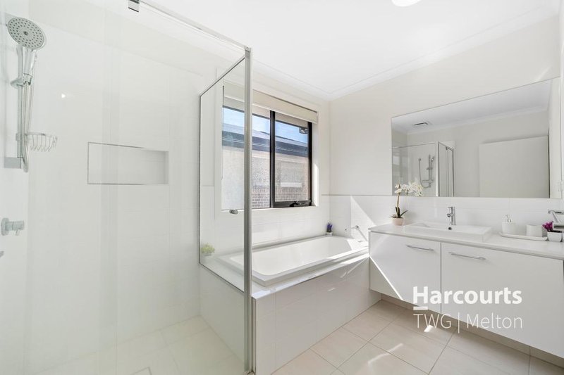 Photo - 76 Kirkpatrick Boulevard, Truganina VIC 3029 - Image 18