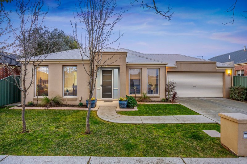 76 Lake Gardens Avenue, Lake Gardens VIC 3355