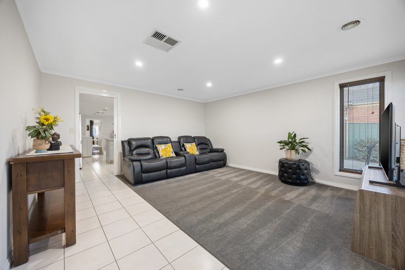 Photo - 76 Lake Gardens Avenue, Lake Gardens VIC 3355 - Image 2