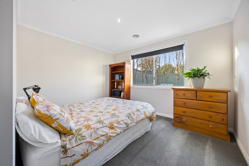 Photo - 76 Lake Gardens Avenue, Lake Gardens VIC 3355 - Image 11