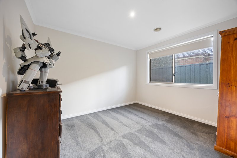 Photo - 76 Lake Gardens Avenue, Lake Gardens VIC 3355 - Image 13