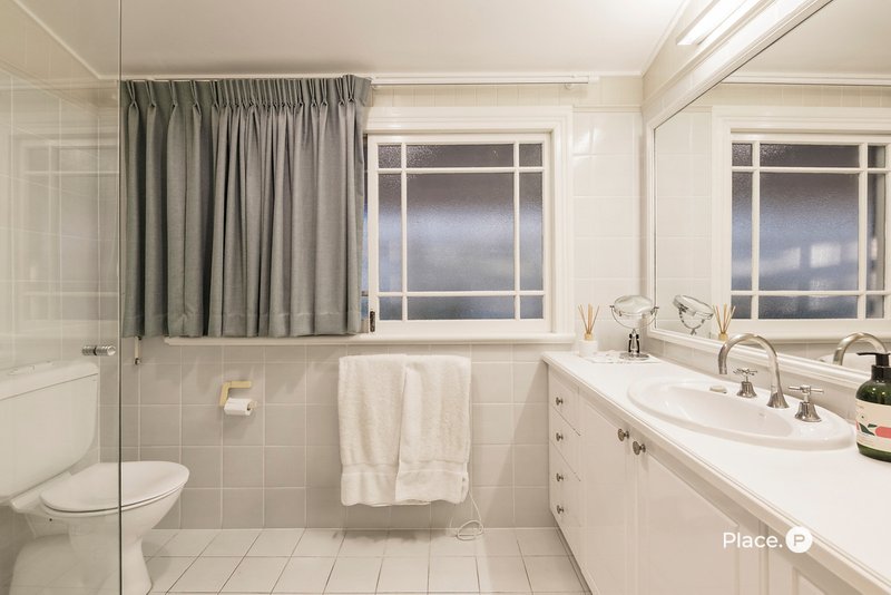 Photo - 76 Laurel Avenue, Chelmer QLD 4068 - Image 17