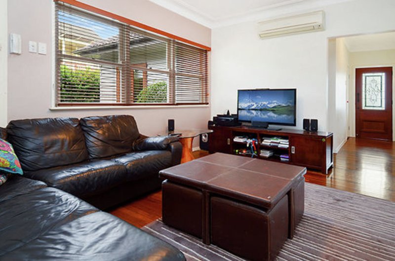 Photo - 76 Layard Street, Holland Park QLD 4121 - Image 2