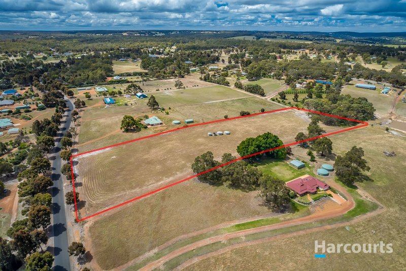 Photo - 76 Limousin Way, Lower Chittering WA 6084 - Image 2