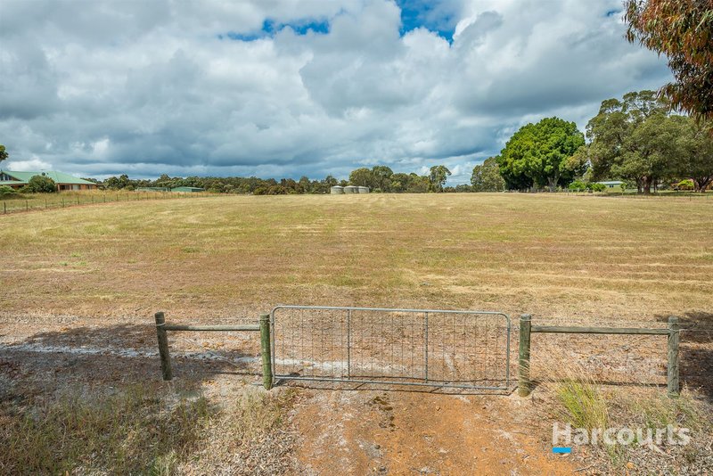 Photo - 76 Limousin Way, Lower Chittering WA 6084 - Image 3