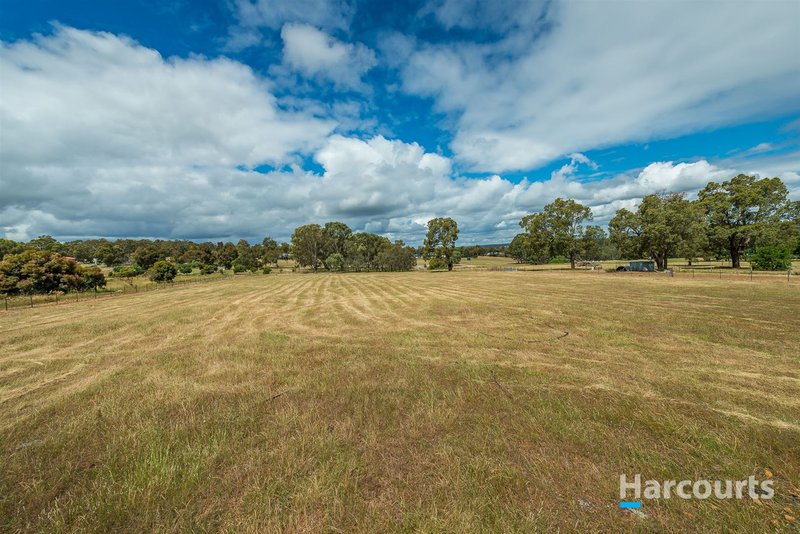 Photo - 76 Limousin Way, Lower Chittering WA 6084 - Image 10