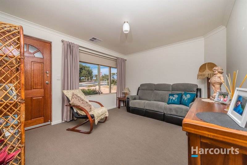 Photo - 76 Littleham Loop, Quinns Rocks WA 6030 - Image 3