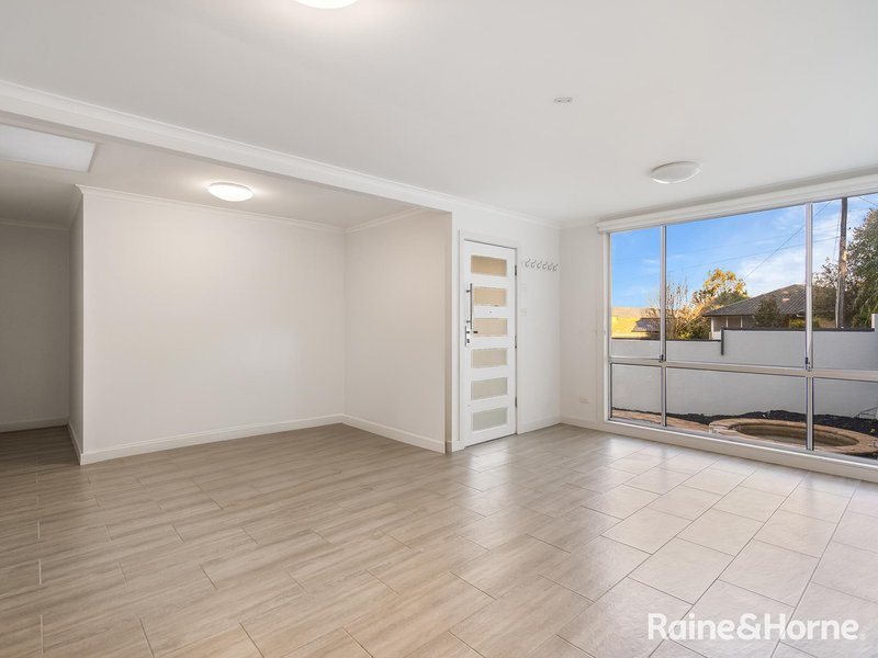 Photo - 76 Lushington Street, East Gosford NSW 2250 - Image 2