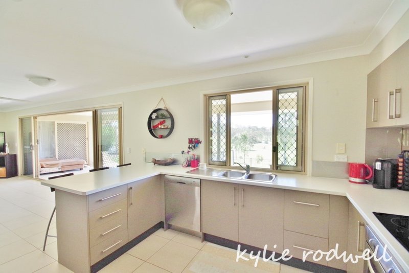 Photo - 76 Markwell Dr , Kooralbyn QLD 4285 - Image 6