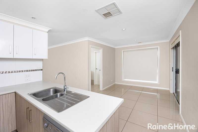 Photo - 76 Messenger Ave , Boorooma NSW 2650 - Image 2