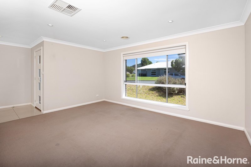 Photo - 76 Messenger Ave , Boorooma NSW 2650 - Image 4