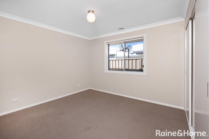 Photo - 76 Messenger Ave , Boorooma NSW 2650 - Image 6