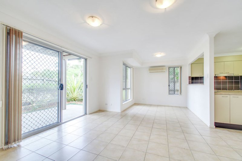 Photo - 7/6 Myrtle Crescent, Bridgeman Downs QLD 4035 - Image 5