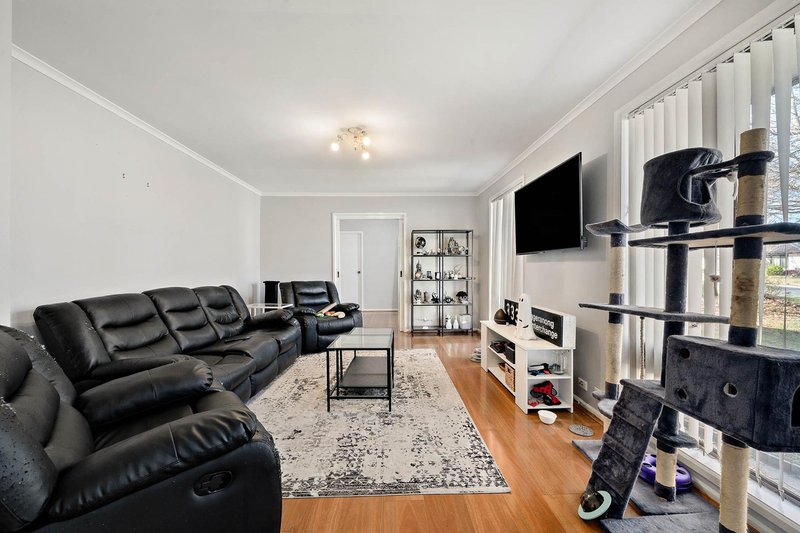 Photo - 76 Osburn Drive, Macgregor ACT 2615 - Image 3