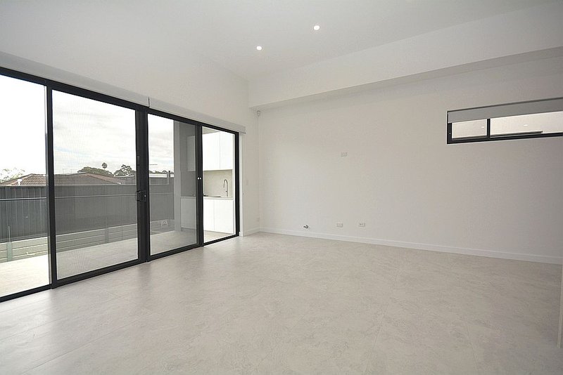 Photo - 76 Queen Street, Guildford West NSW 2161 - Image 3