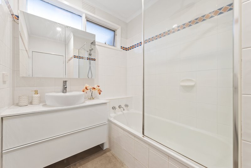 Photo - 76 Rathmullen Quadrant, Doncaster VIC 3108 - Image 11