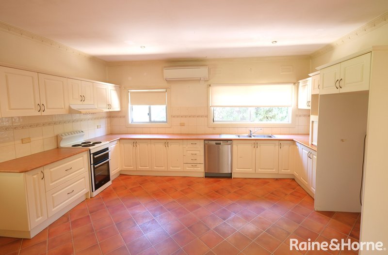 Photo - 76 Rose Street, Inverell NSW 2360 - Image 2