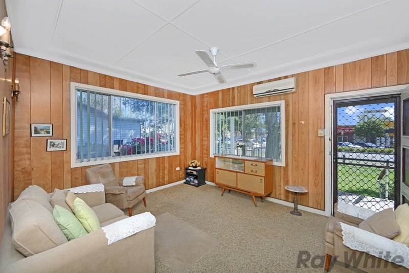 Photo - 76 Scenic Drive, Budgewoi NSW 2262 - Image 3