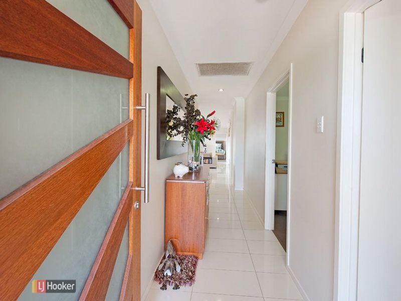 Photo - 76 Sears Parade, North Lakes QLD 4509 - Image 2