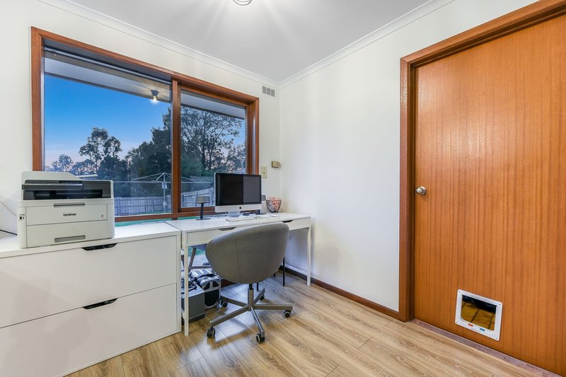 Photo - 76 Somerset Drive, Dandenong North VIC 3175 - Image 10