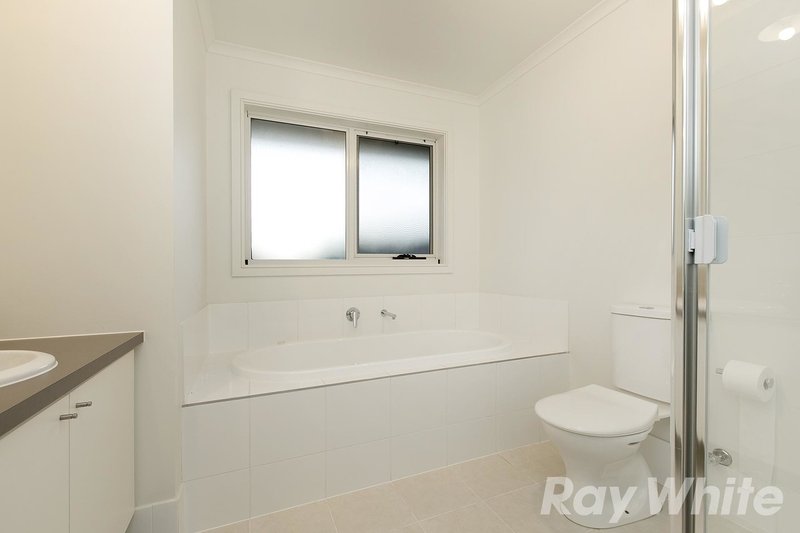 Photo - 76 St Andrews Drive, Heatherton VIC 3202 - Image 11