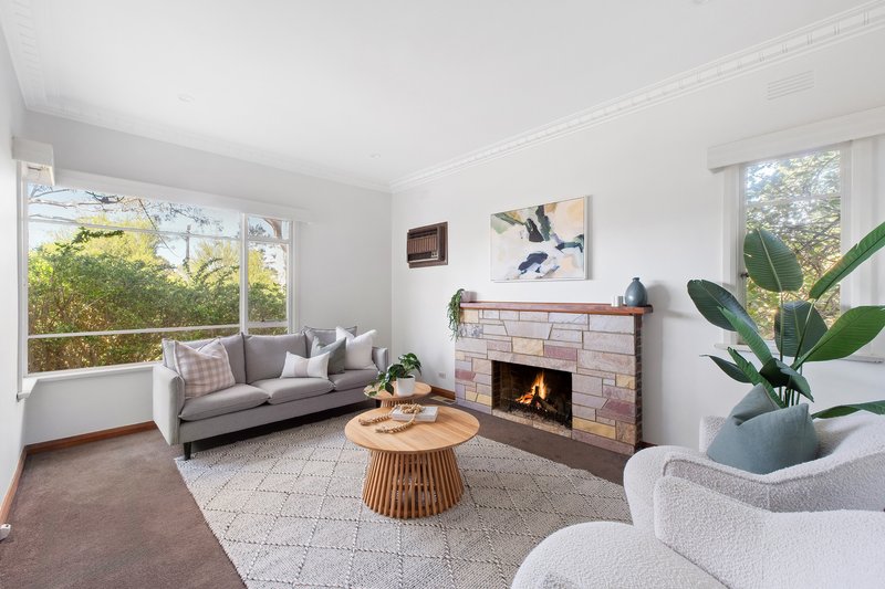Photo - 76 Strathallan Road, Macleod VIC 3085 - Image 3