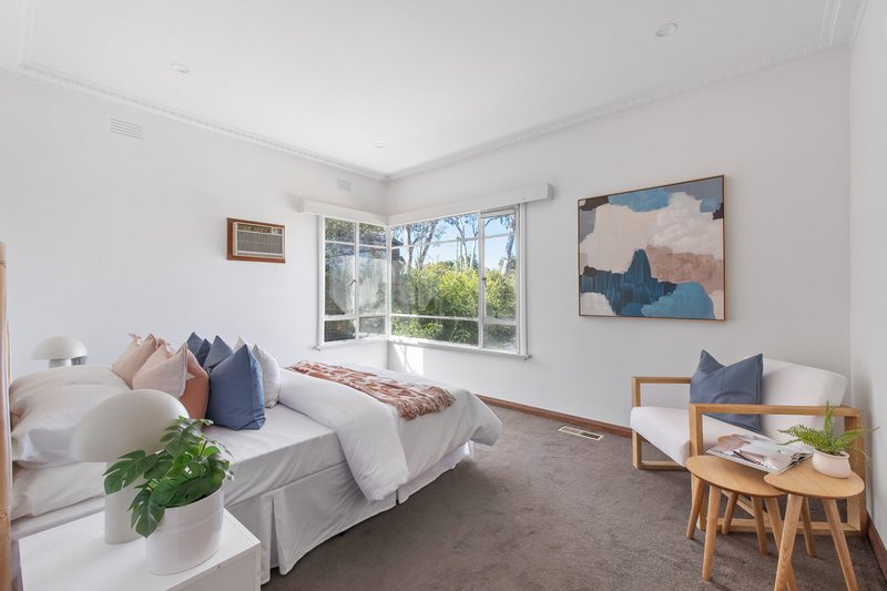 Photo - 76 Strathallan Road, Macleod VIC 3085 - Image 8