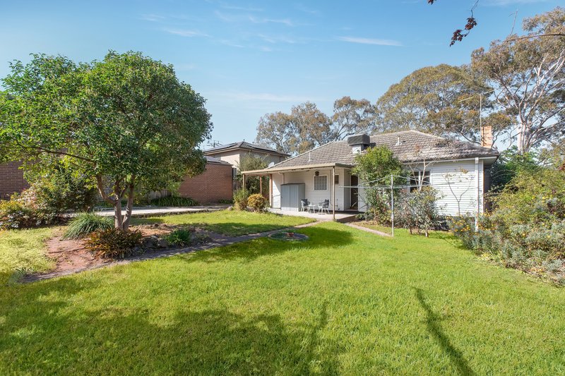Photo - 76 Strathallan Road, Macleod VIC 3085 - Image 12
