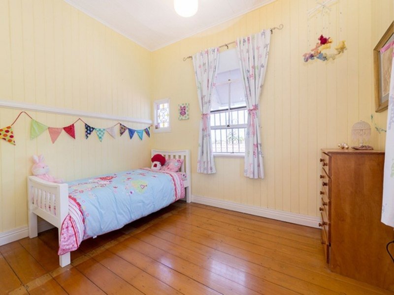 Photo - 76 Tavistock Street, Oxley QLD 4075 - Image 9