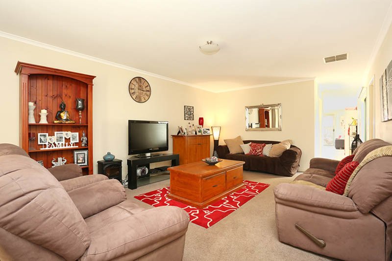 Photo - 76 Thomas Street, South Morang VIC 3752 - Image 2