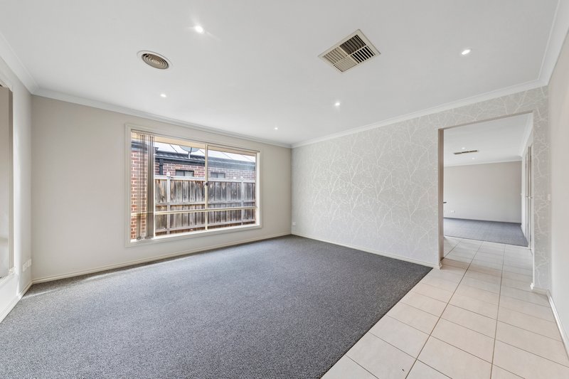 Photo - 76 Tipperary Circuit, Pakenham VIC 3810 - Image 5