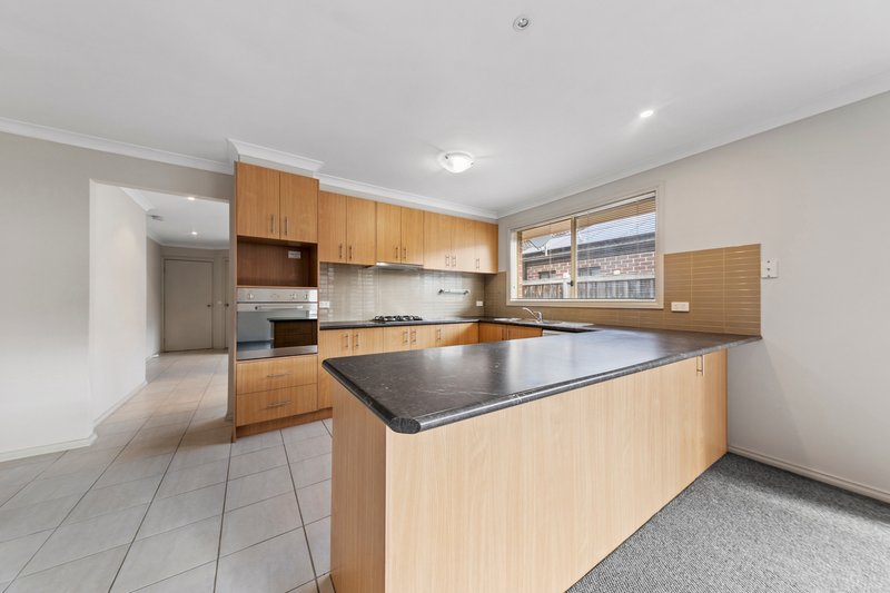 Photo - 76 Tipperary Circuit, Pakenham VIC 3810 - Image 10