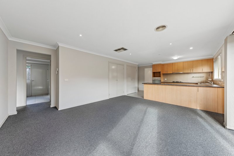 Photo - 76 Tipperary Circuit, Pakenham VIC 3810 - Image 13