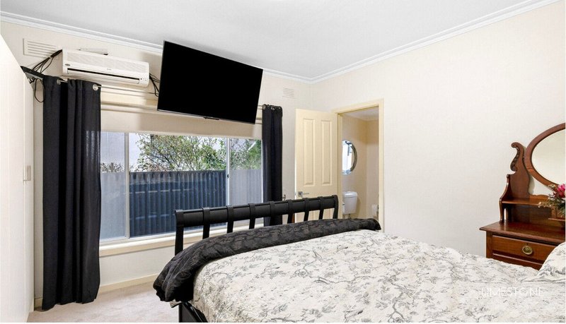 Photo - 76 Wehl Street South, Mount Gambier SA 5290 - Image 4
