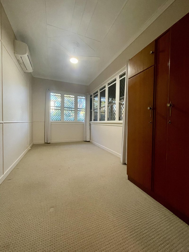 Photo - 76 Wentworth Terrace, The Range QLD 4700 - Image 7