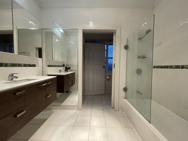 Photo - 76 Wentworth Terrace, The Range QLD 4700 - Image 9
