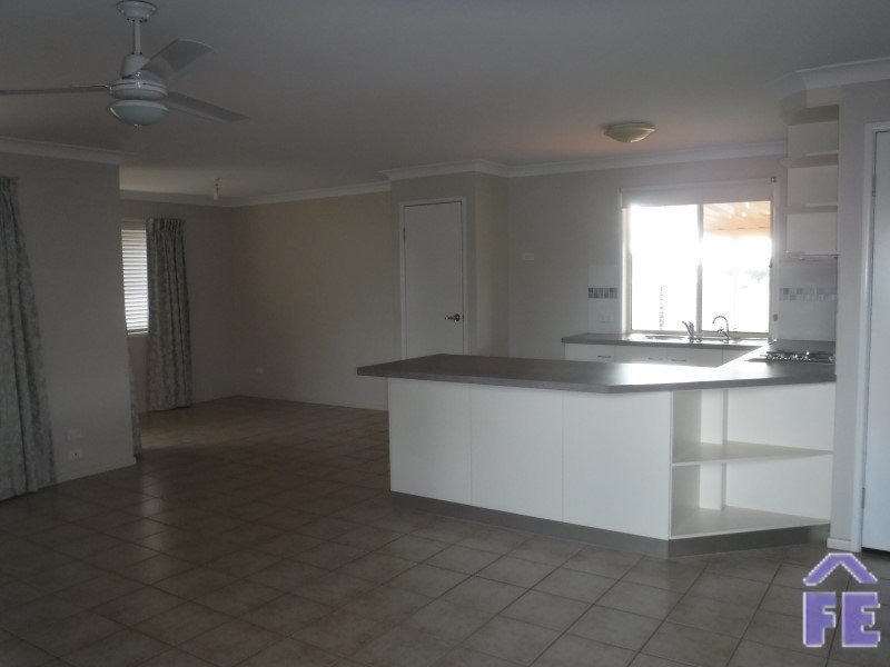 Photo - 76 Windsor Circle, Kingaroy QLD 4610 - Image 2