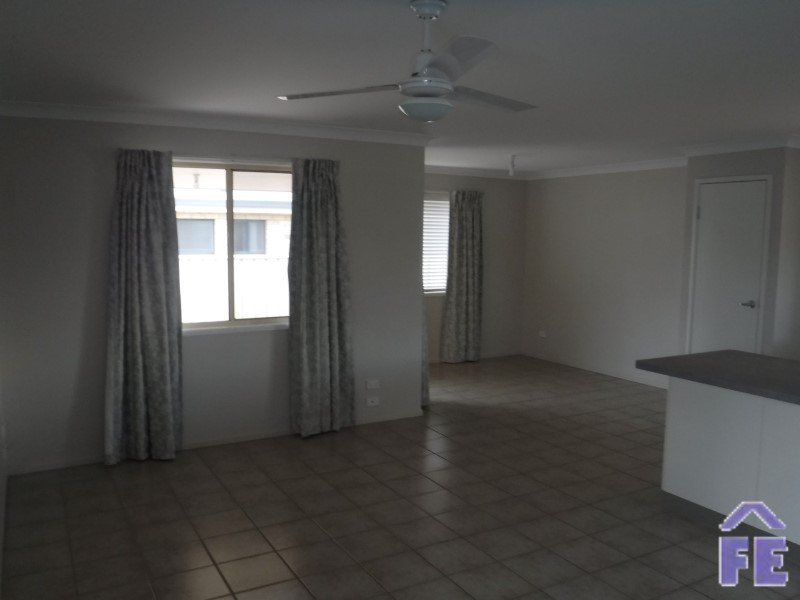 Photo - 76 Windsor Circle, Kingaroy QLD 4610 - Image 3