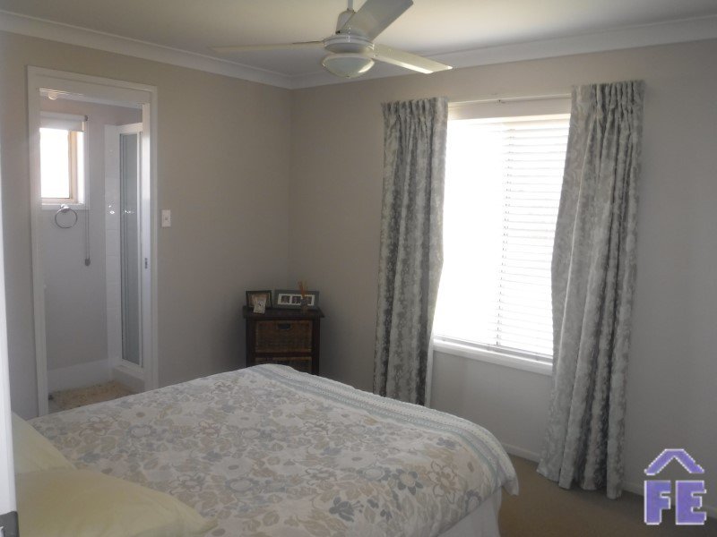 Photo - 76 Windsor Circle, Kingaroy QLD 4610 - Image 4