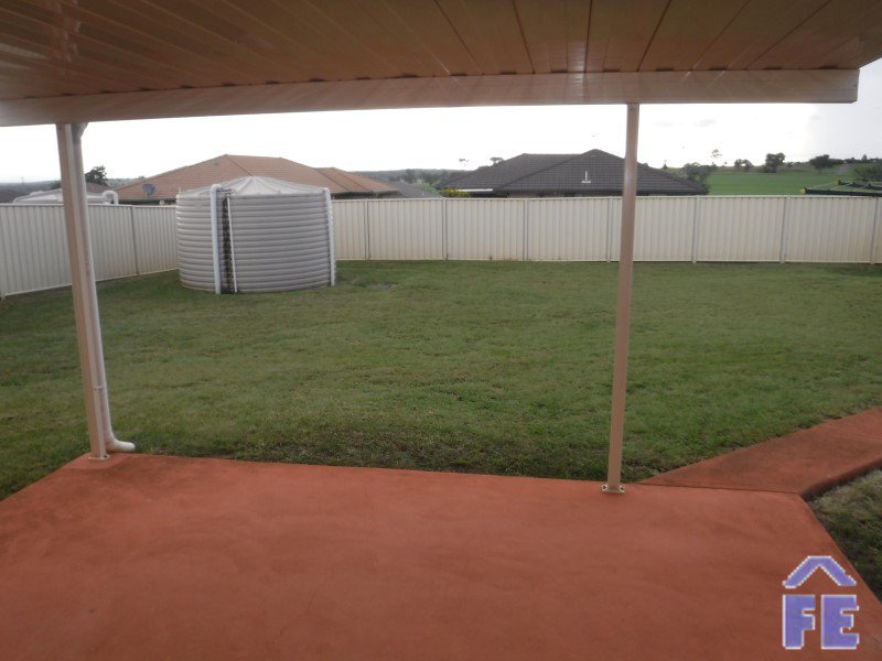 Photo - 76 Windsor Circle, Kingaroy QLD 4610 - Image 7