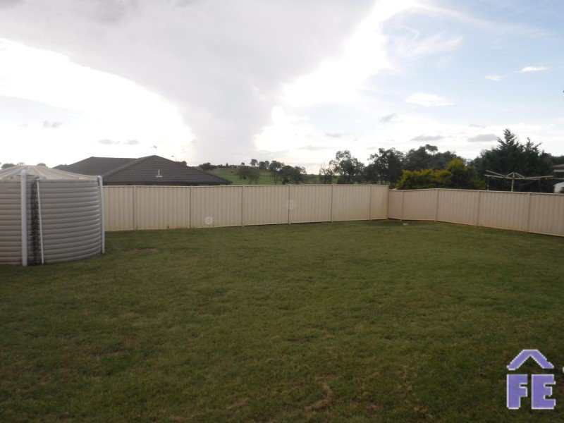 Photo - 76 Windsor Circle, Kingaroy QLD 4610 - Image 9