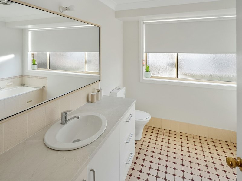 Photo - 76 Wyangan Ave , Griffith NSW 2680 - Image 5