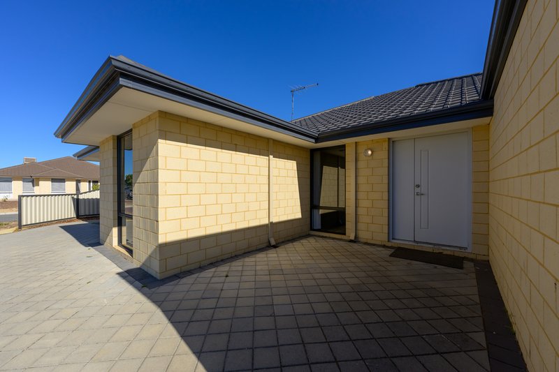 Photo - 76 Yangtze Avenue, Southern River WA 6110 - Image 4