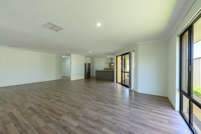 Photo - 76 Yangtze Avenue, Southern River WA 6110 - Image 11