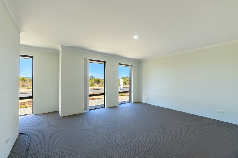 Photo - 76 Yangtze Avenue, Southern River WA 6110 - Image 15