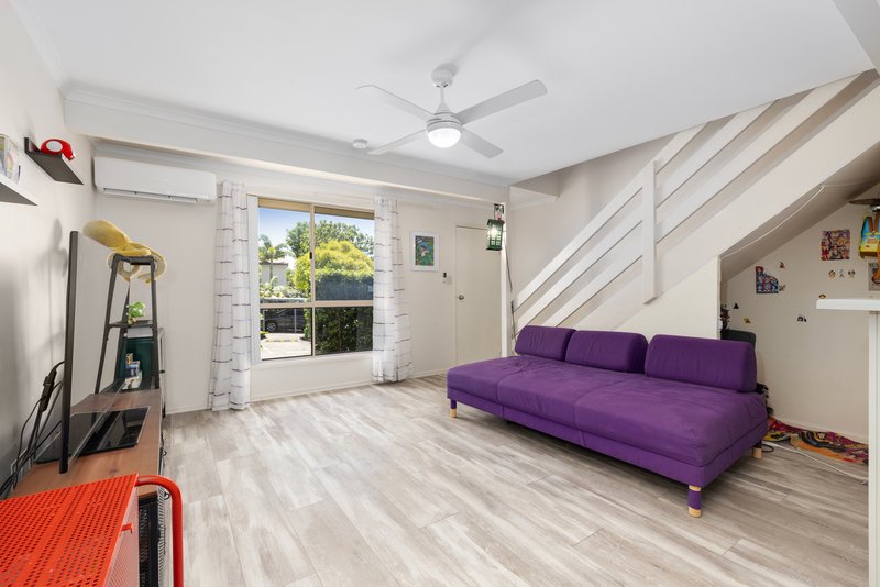 Photo - 7/63 Olsen Avenue, Labrador QLD 4215 - Image 4