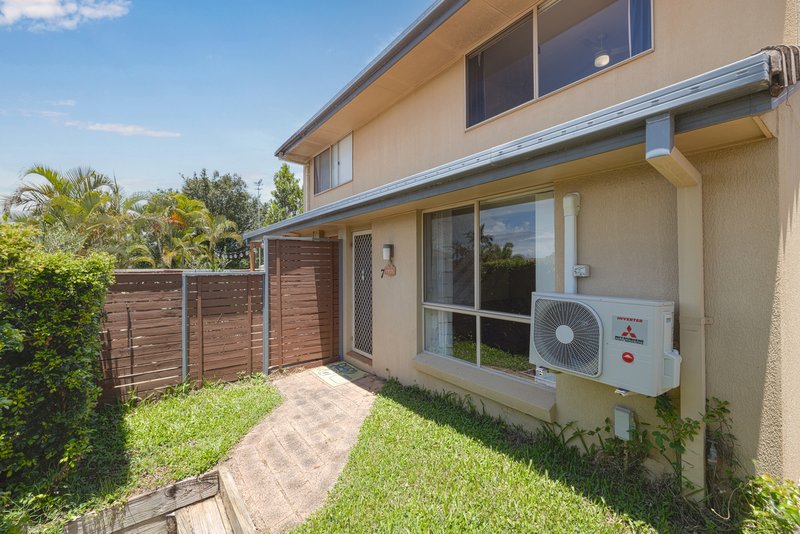 Photo - 7/63 Olsen Avenue, Labrador QLD 4215 - Image 9