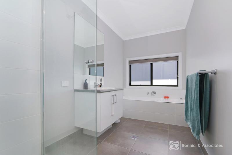 Photo - 7/647 Prune Street, Lavington NSW 2641 - Image 10